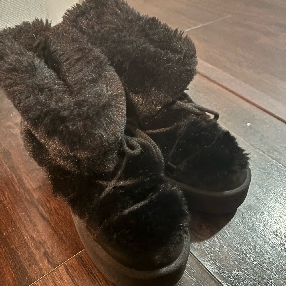 Women's Black Fur Lined Boots